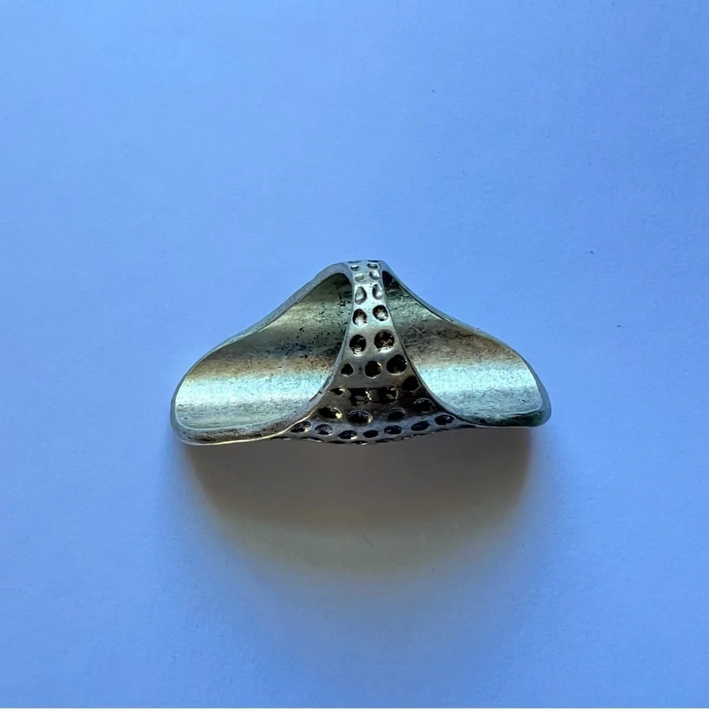 Handcrafted Silver-Tone Oval Gothic Navajo Statement Shield Ring Cream Stone‎